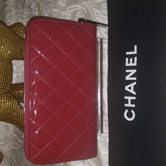Chanel Quilted Patent Longwallet - Picture 6 of 15